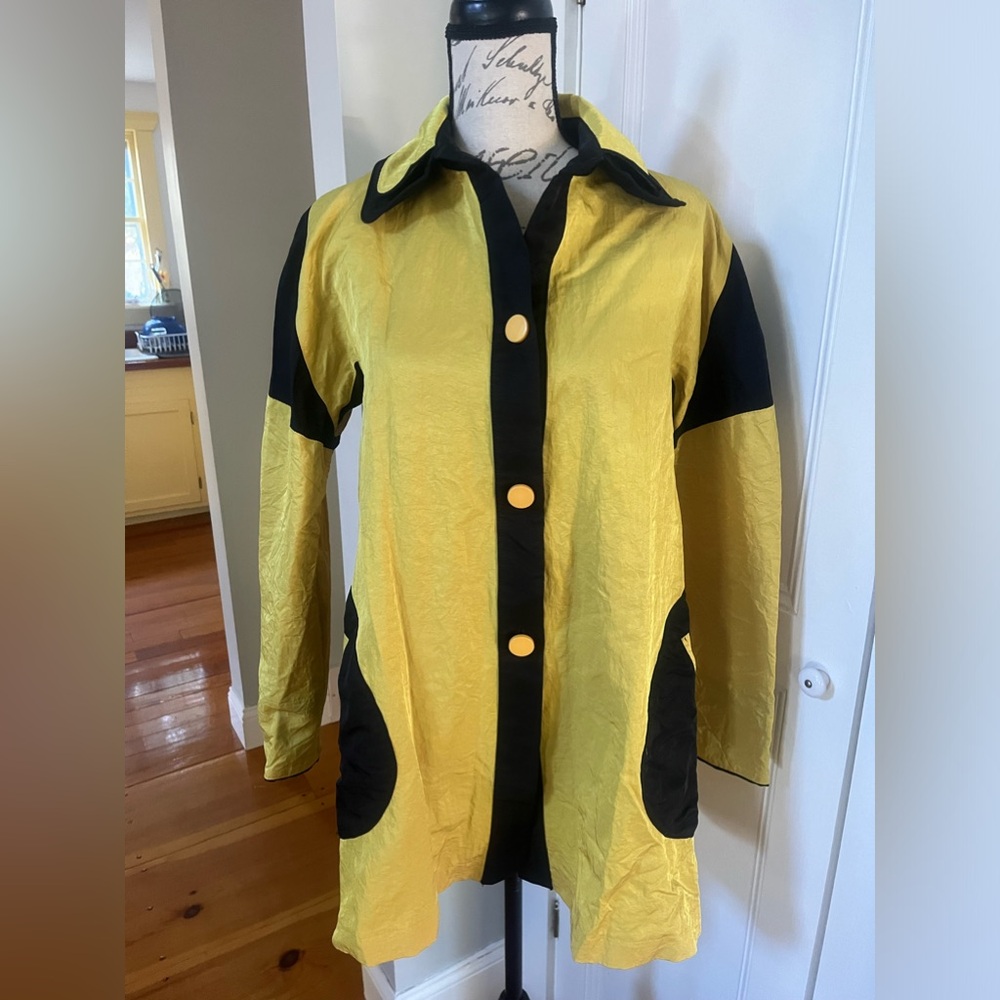 Design Today’s Women’s Yellow and Black Jacket. Size: Small.